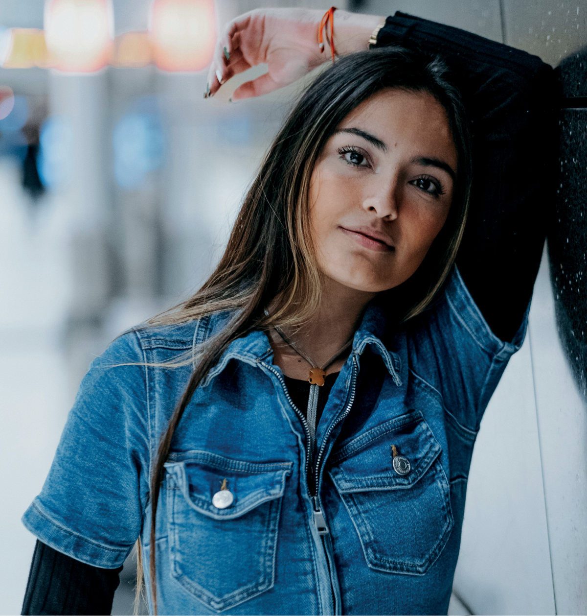 CAPS-site-woman-blue-jean