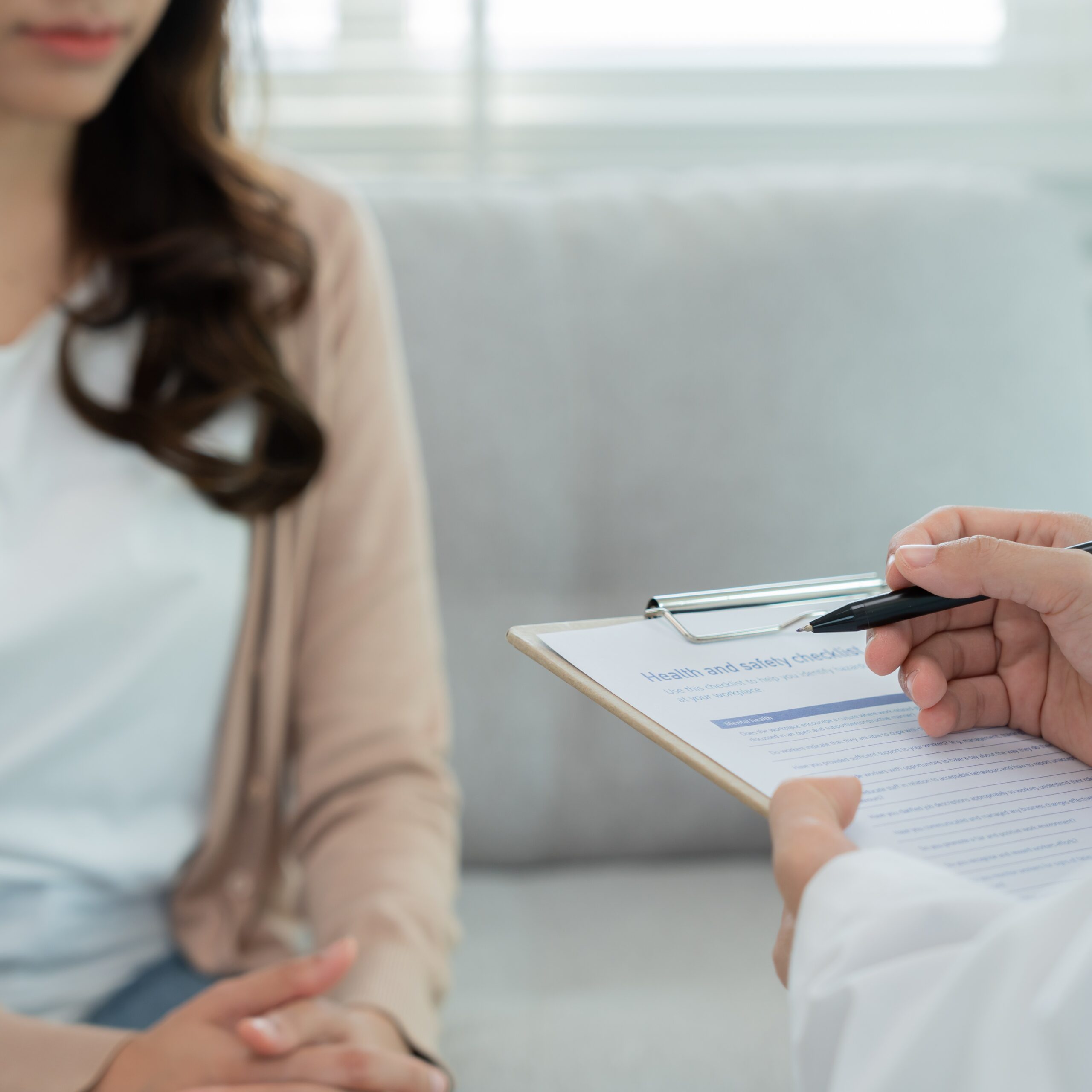 When Should I Take a Pregnancy Test? Woman asking doctor "When Should I Take a Pregnancy Test?"