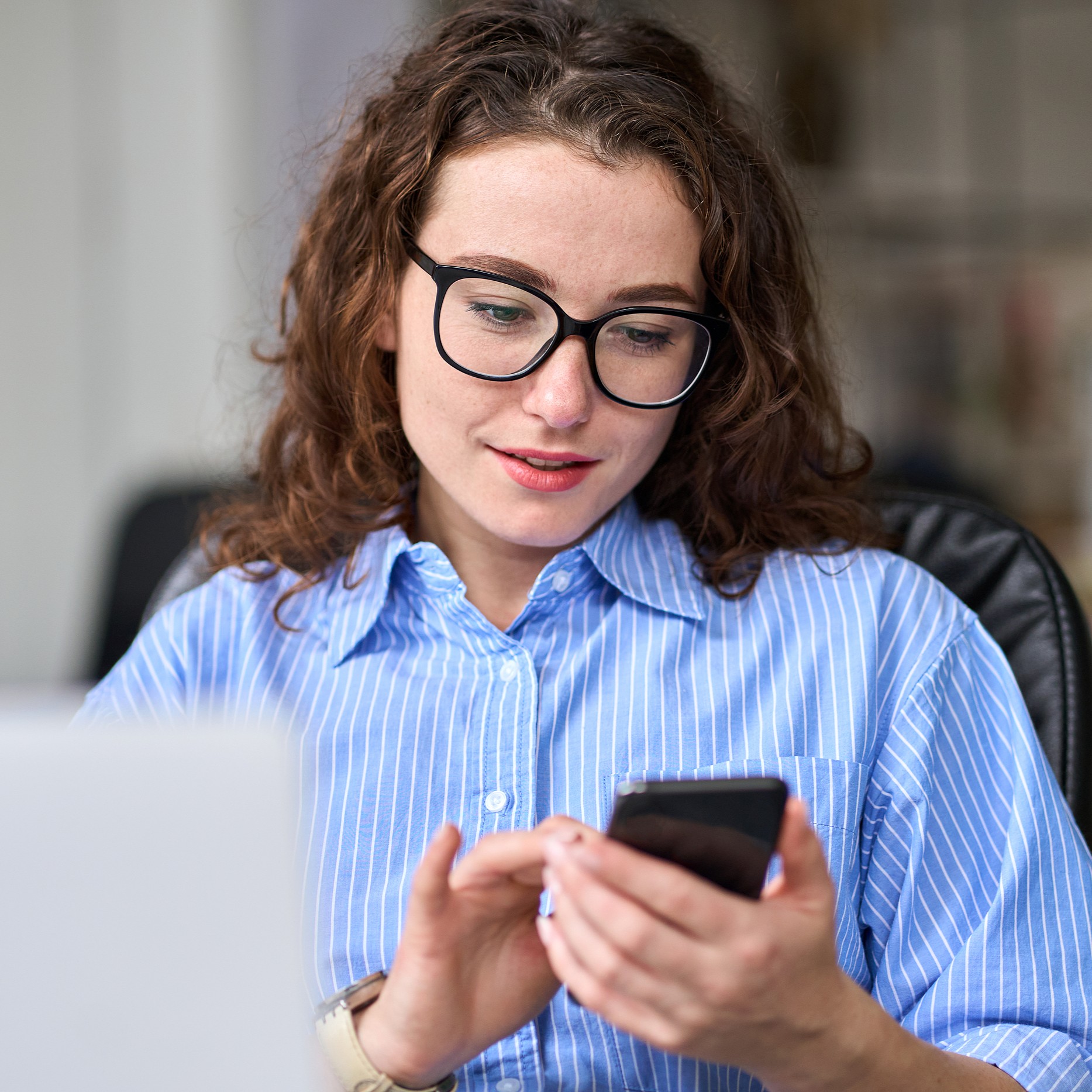 Get Help A woman scheduling her appointment for HIV testing and treatment at CAPS Pregnancy in San Diego, California