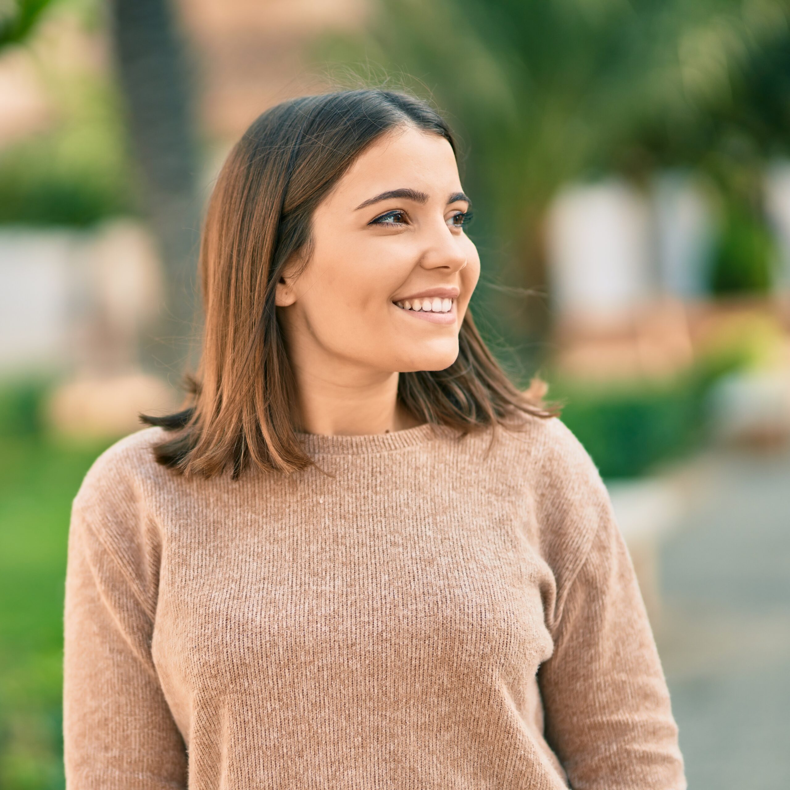 Young hispanic woman smiling happy standing at the city.